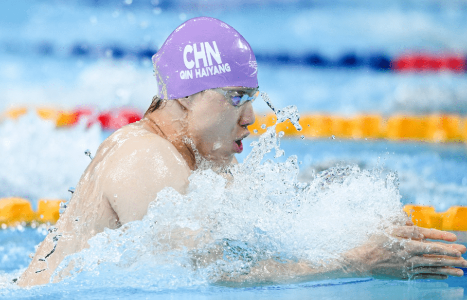 上演冠军"接力",张雨霏,覃海洋连夺大运会游泳项目金牌_决赛_中国队