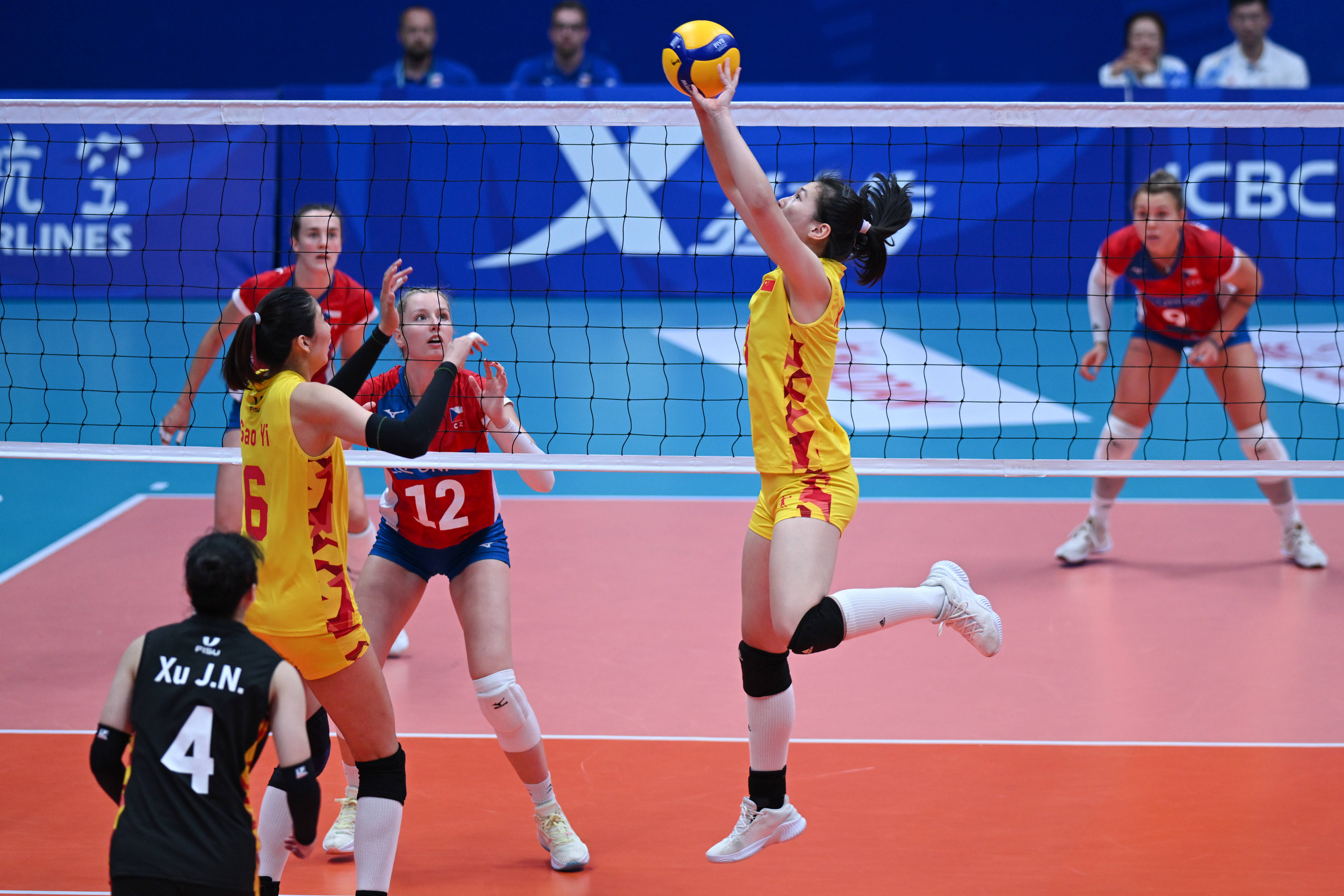 Chinese Women’s Volleyball Team Advances to Semi-finals at Chengdu Universiade