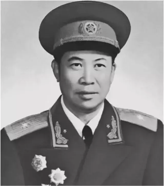 的老红军,1955年仅被授予少尉,晚年却享受副师待遇_哑巴_肖世杰_部队