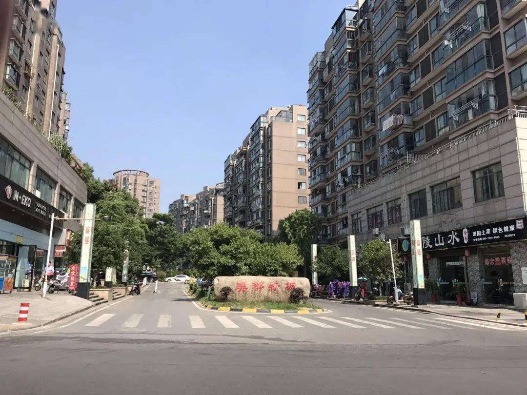 3室2厅2卫 125平房屋来源:中介所在小区:美都新城小区地址:宣城市昭亭