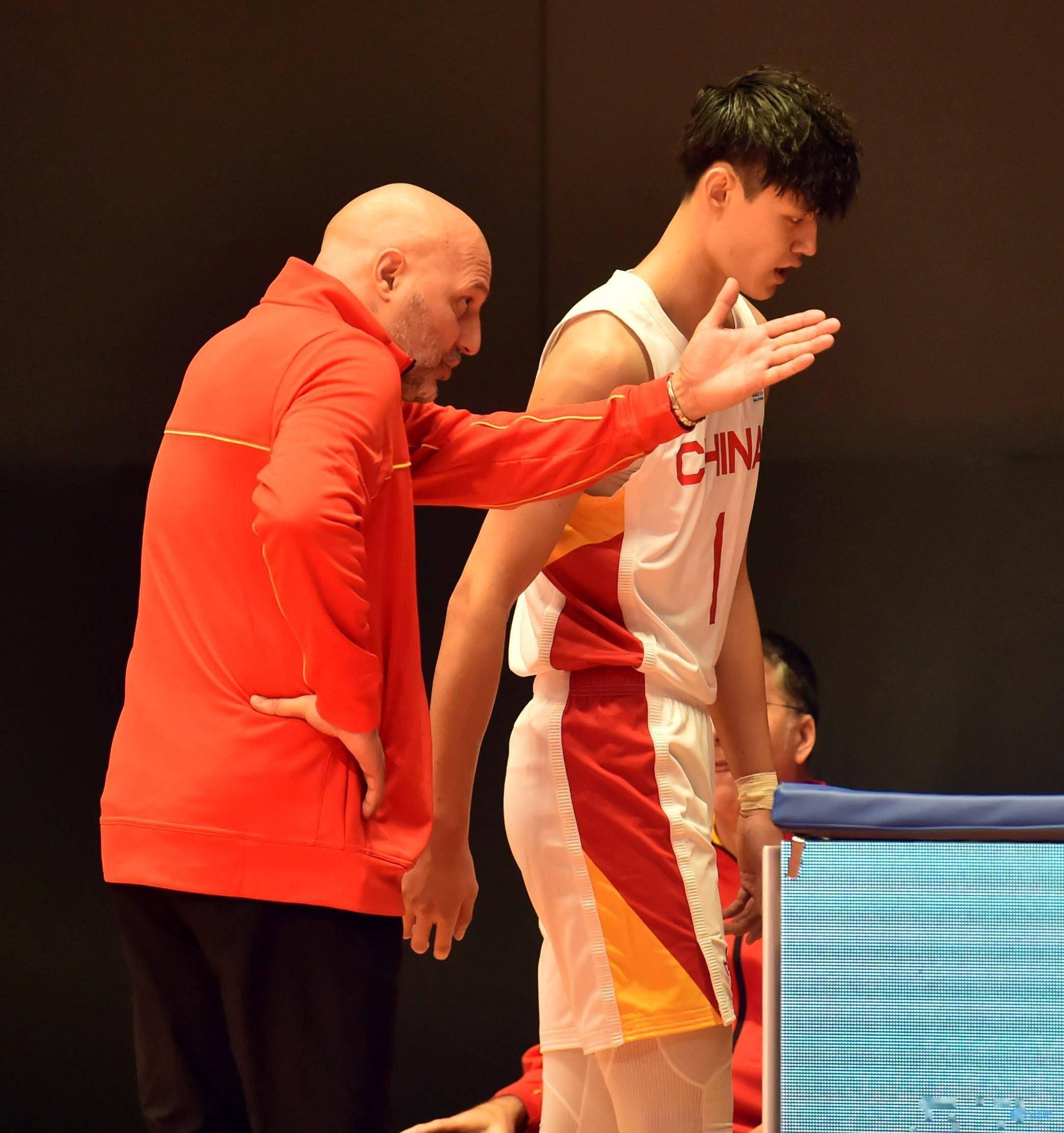 王猛评男篮大胜佛得角:各位别想太多 我们只要看到了进步就好_比赛