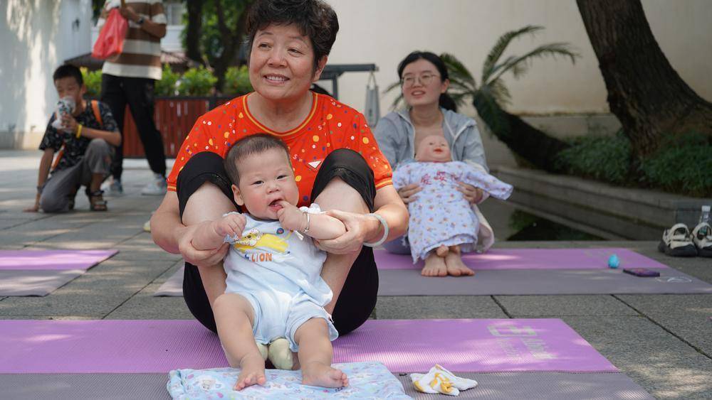 专家呼吁办公场所为宝妈哺乳提供便利_工作_母乳_宝宝