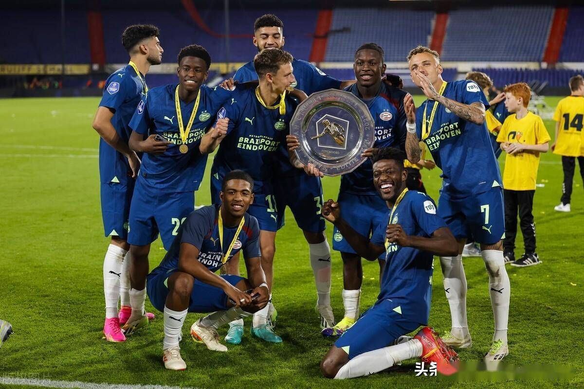 2023赛季荷兰超级杯颁奖仪式:埃因霍温获得冠军当_决赛_鹿特丹_时间