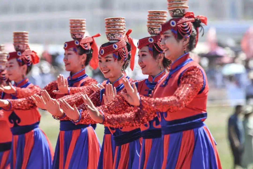 67(组图)赤峰市首届乌兰牧骑艺术展暨巴林右旗那达慕大会开幕_方阵