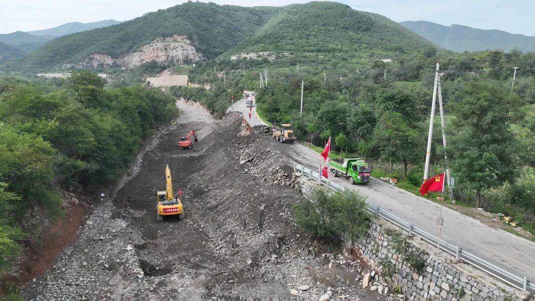 北京门头沟g234国道 道路抢修工作仍在紧张进行中_救援_塌方_装备