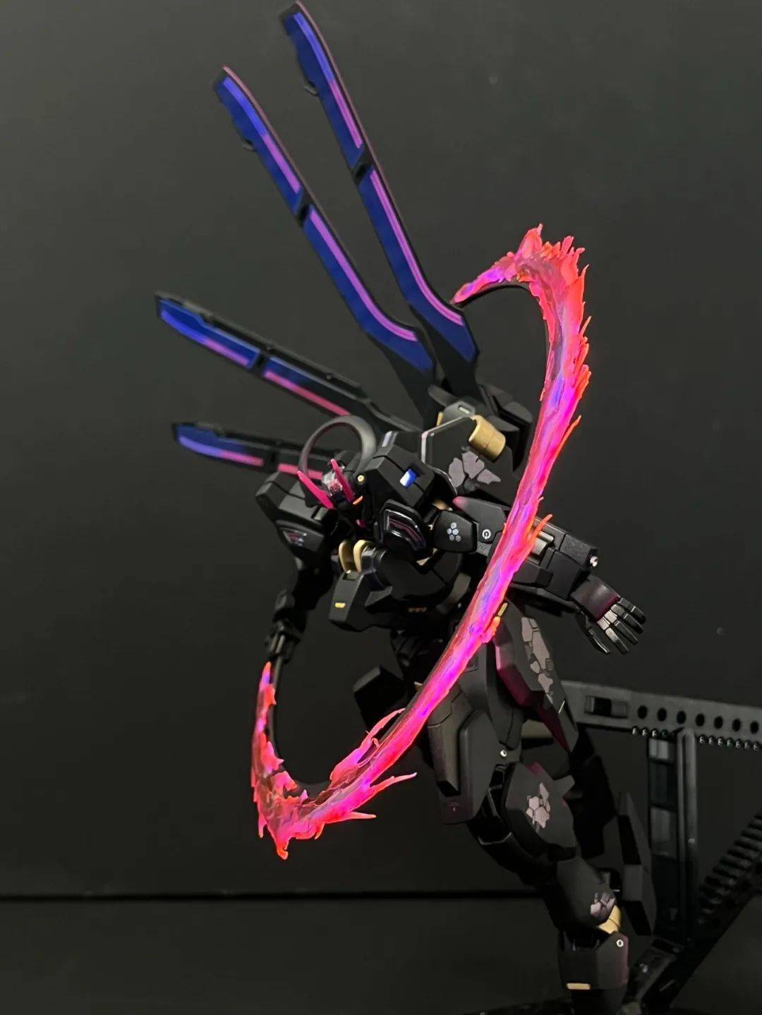 黑战骑高达360度拔刀动作特效_公众_荧光粉_模型