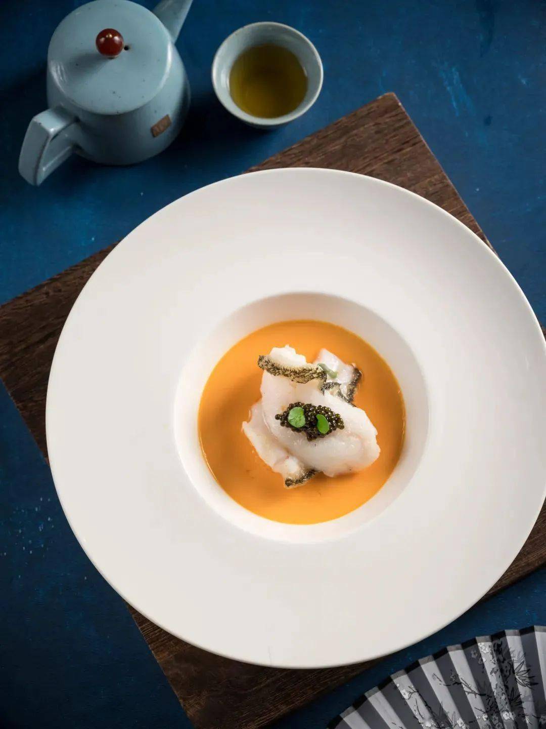 冬瓜盅鸡汤秒灼象拔蚌扒松露鹿茸菌松露汁百花酿羊肚菌寿眉脆皮牛肩