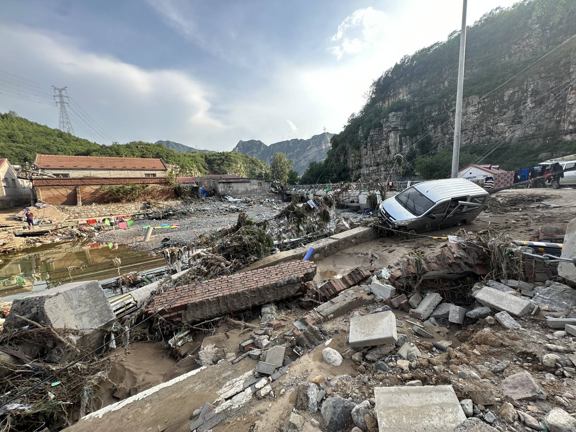 山洪来临前后的北京门头沟担礼村|顶端100℃_村民_田丽_洪水
