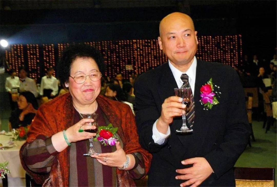 結婚33年無兒無女,一生稱呼妻子