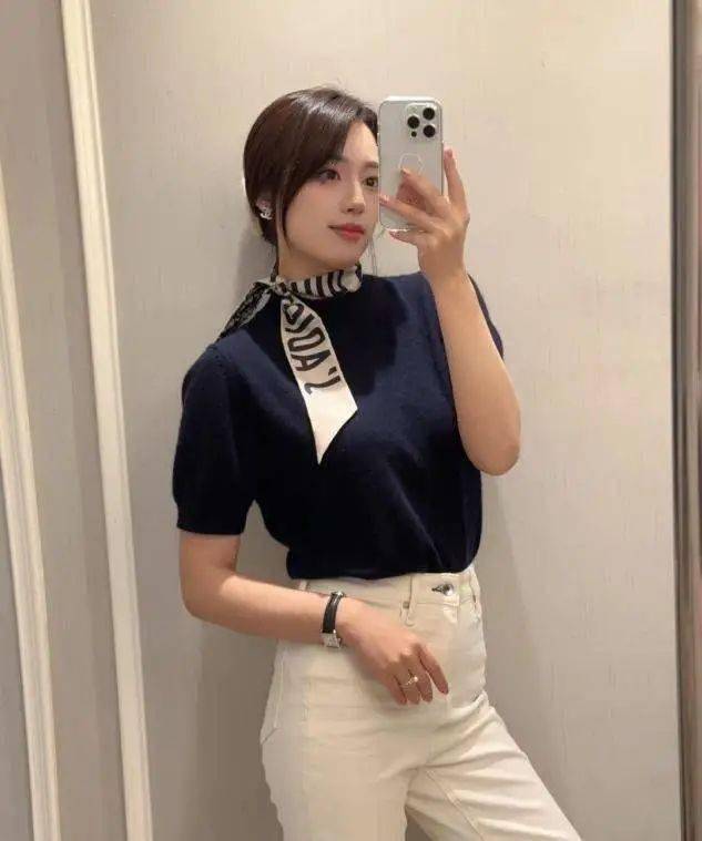 跟着杨采钰这样搭,洋气时髦_时尚_款式_服装