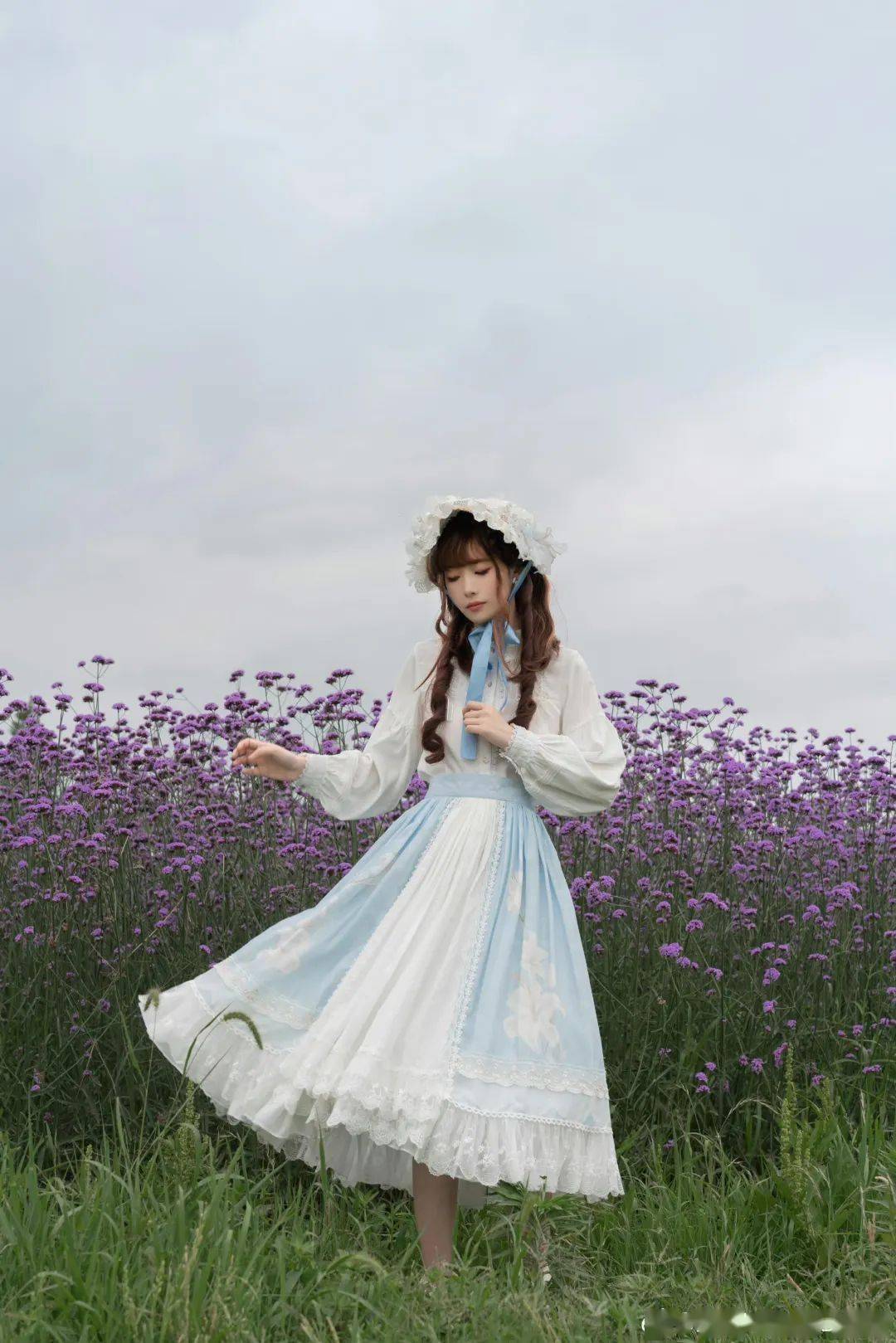 8/6-8/26by 落鸾lolita百合开襟sk价格:288预约时间:8/6-9/6by 豹了个