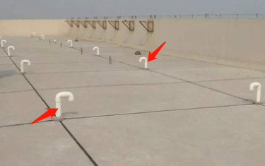 附图:屋面排气管照片雨棚,阳台泄水管.附图:阳台泄水管屋面分格缝.