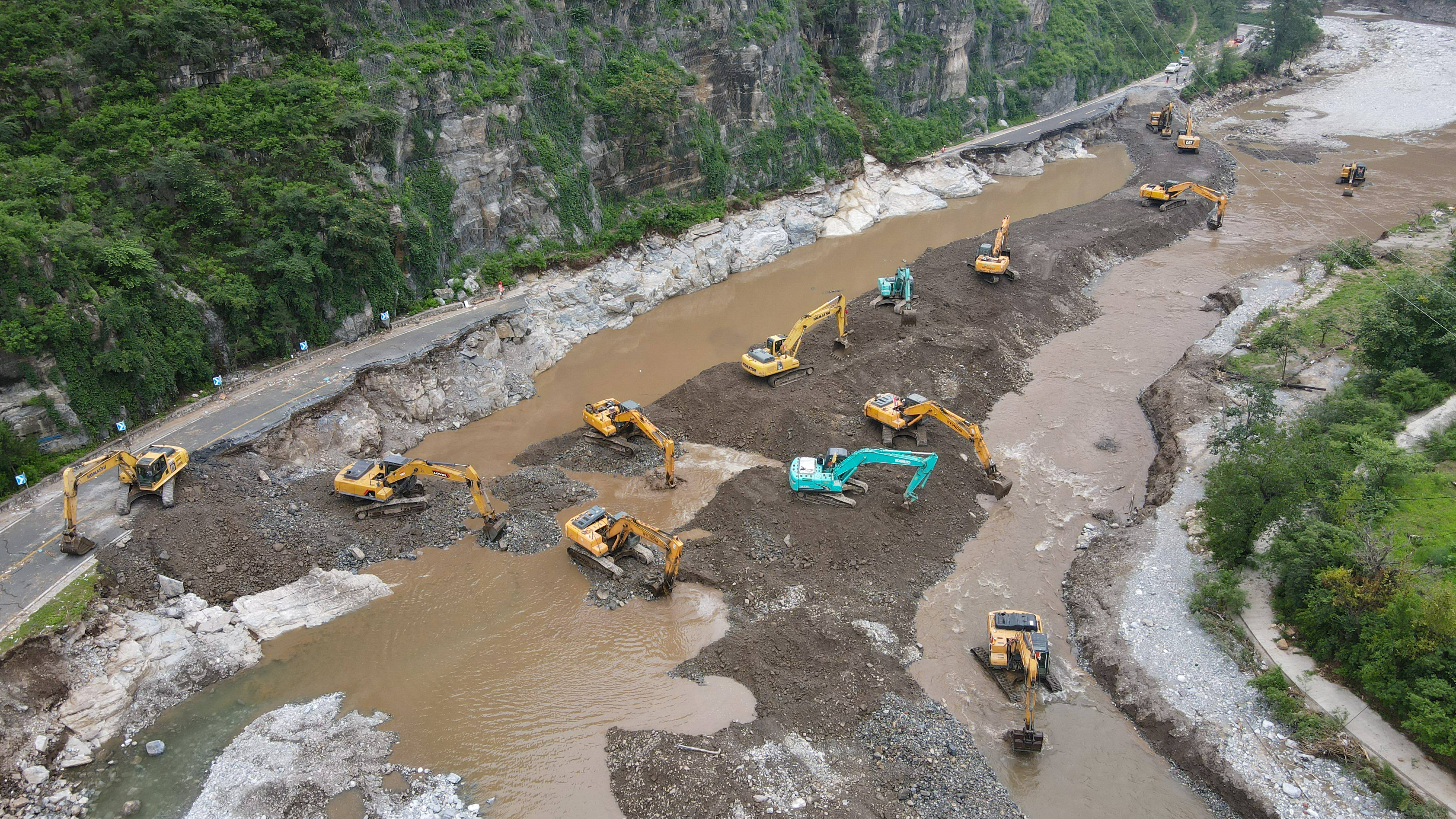 北京房山受灾山区道路全部抢通_公路_抢修_损毁