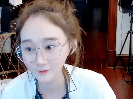 快手拼命捞金还债虎牙,播到s!_直播_沈曼发_赔偿