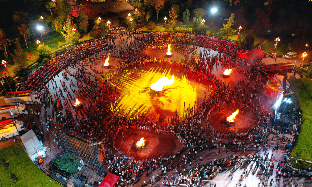 图集丨这组高清大图,让你隔着屏幕都能感受到楚雄火把节的"火炎焱燚"