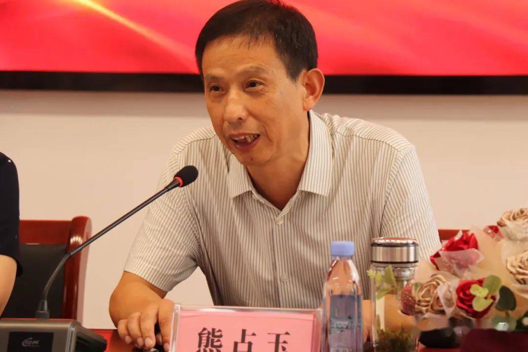 邓州市委常委,宣传部长,副市长,邓州市职业技术学校筹建办主任刘红梅