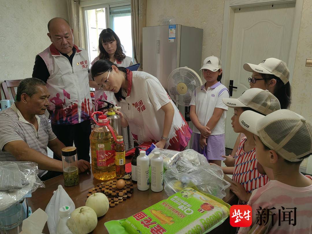 体验城市管理参与爱心帮扶镇江“童眼看城管”系列夏令营火热进AG真人 AG真人网站行中(图3)