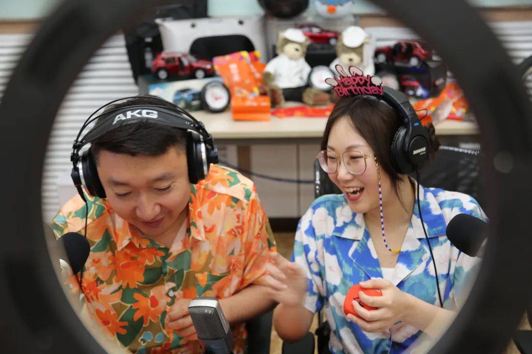 fm96.8 |《非常娱乐》带你笑哈哈!