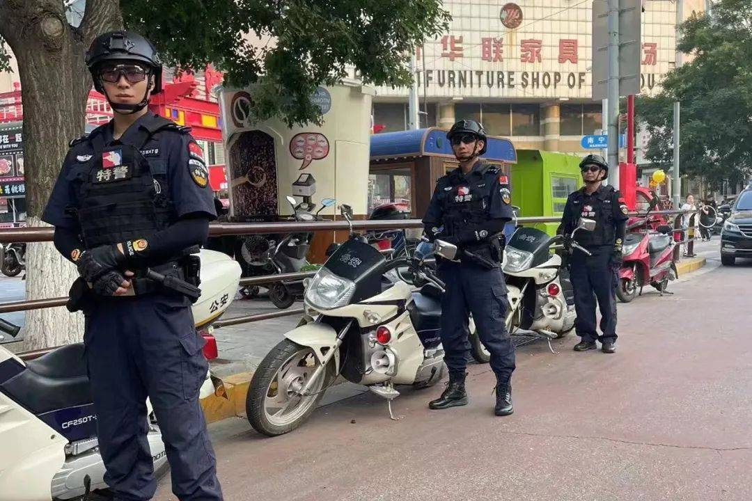 巡特警铁骑队图片