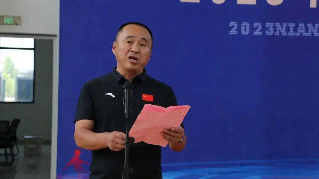 贾其武在闭幕式上讲话,他表示,本次比赛,展示了全国毽球比赛的运动