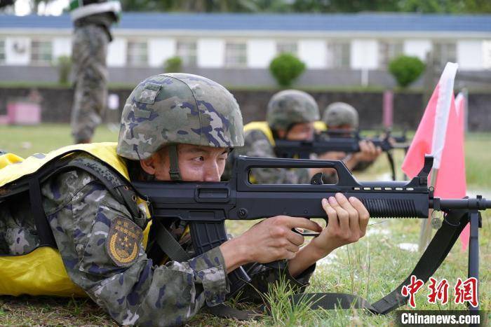 直击海南武警"八一枪王"挑战赛火热现场_射击_机动_训练场