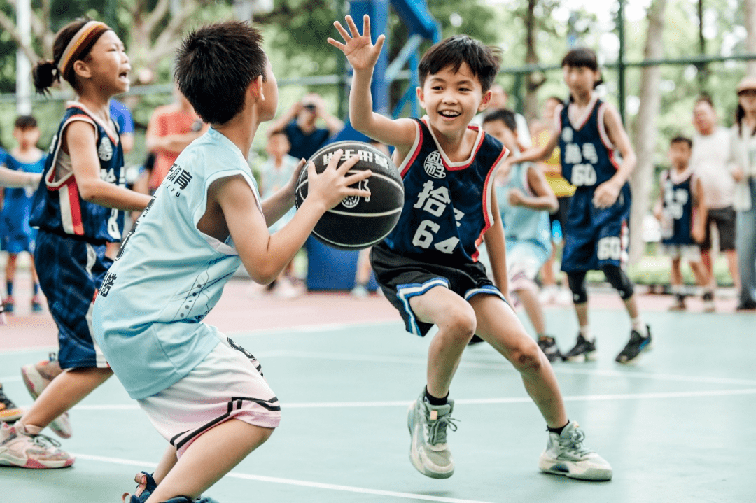 本次比赛以疯狂夏日为主题