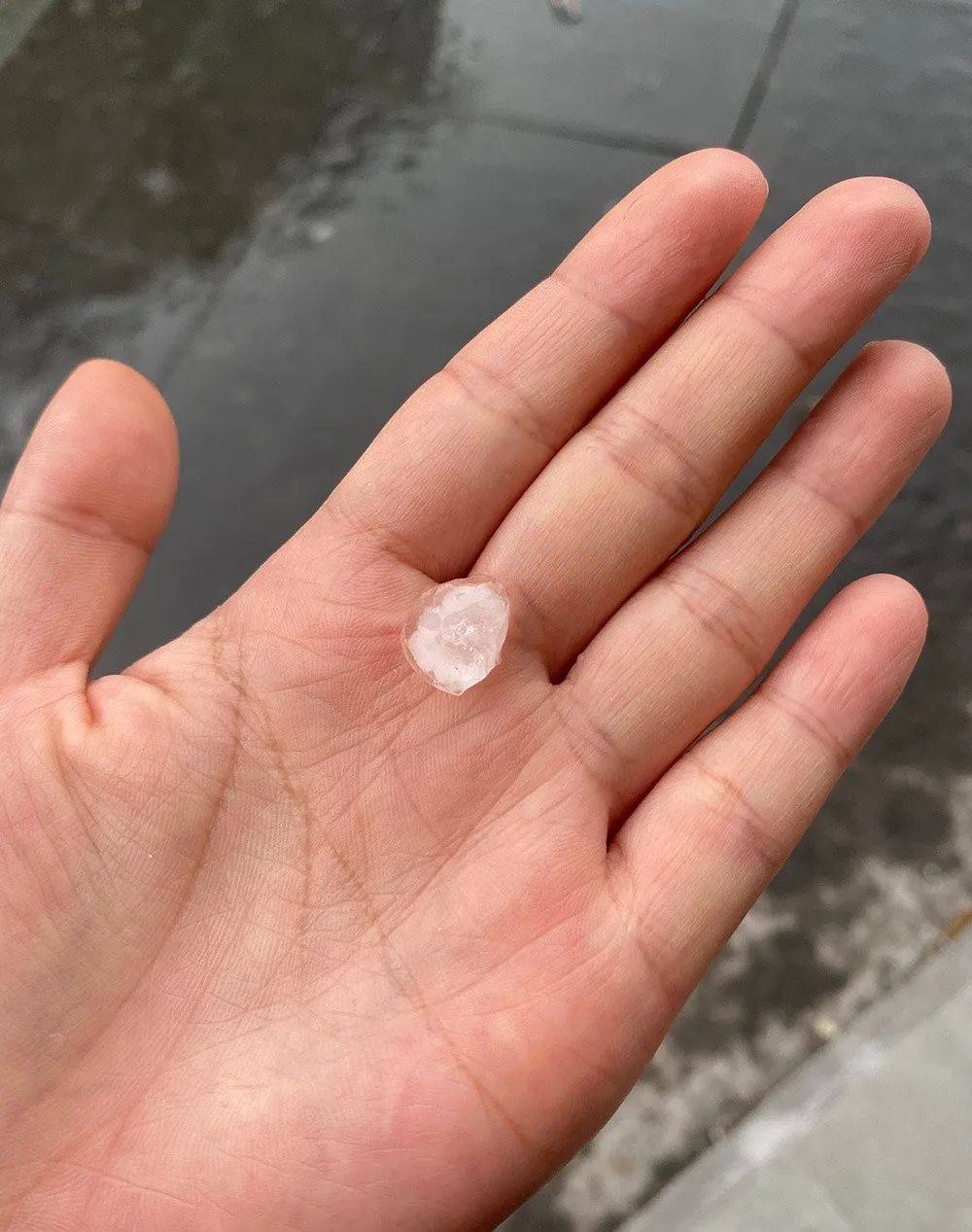 杭州下冰雹了!这么大也是少见!今天下班赶紧回家,预警升级了
