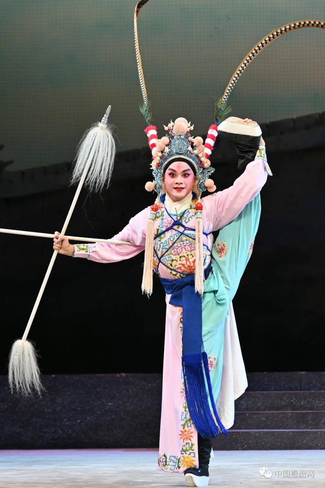 重温经典出人才,老戏须当新戏排——观粤剧《双枪陆文龙》_情感_传统