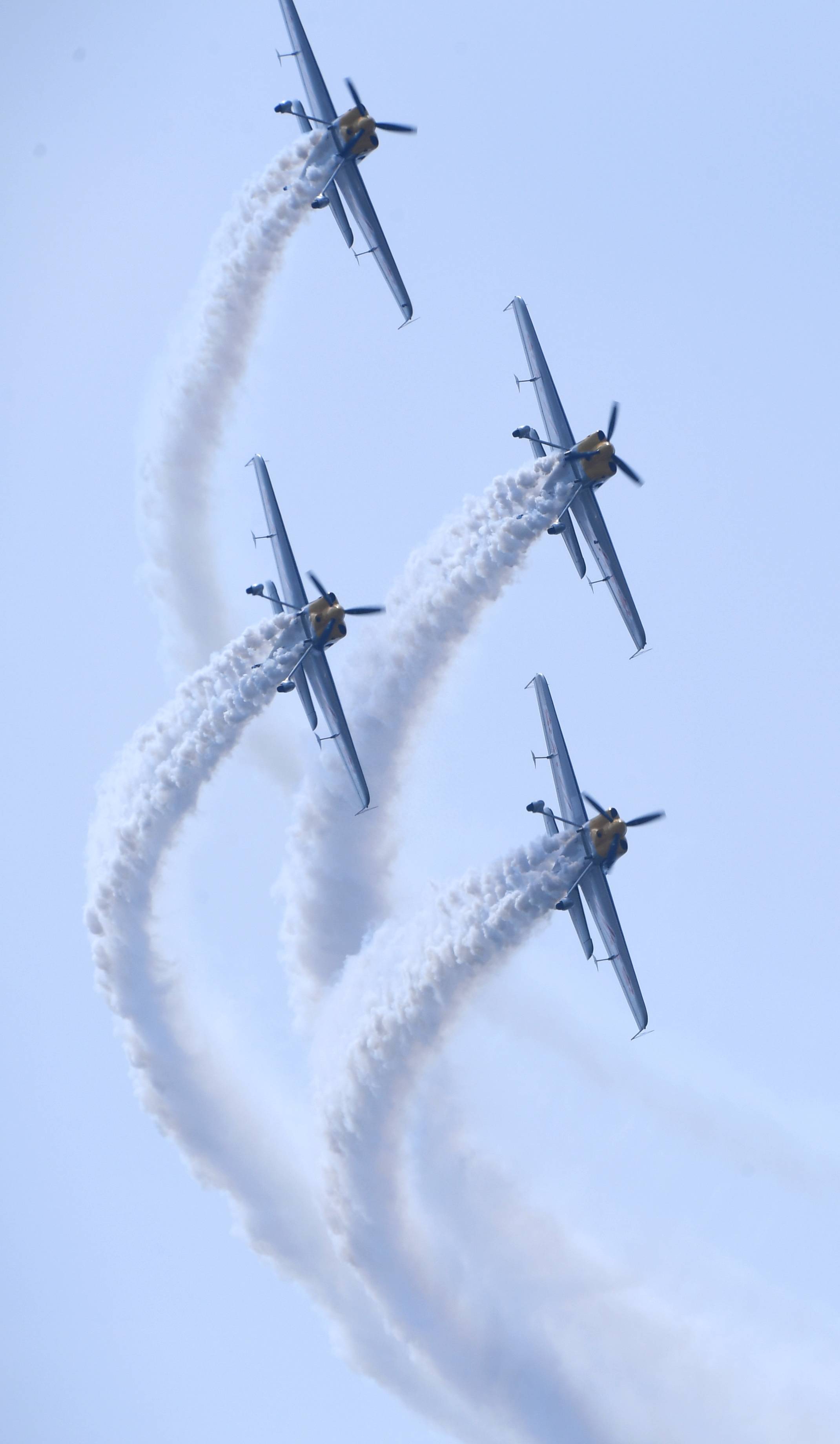 (社会)"天空之舞"点燃沈阳法库国际飞行大会_表演_新华社_龙雷