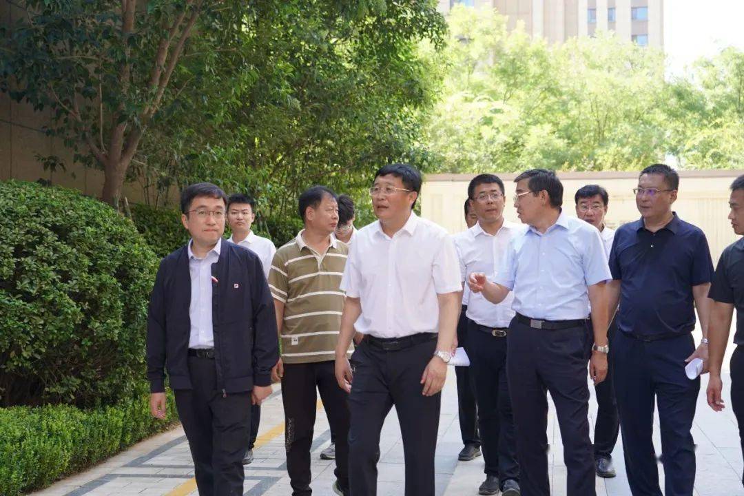 县委书记王立峰,政府副县长张勇陪同参加.