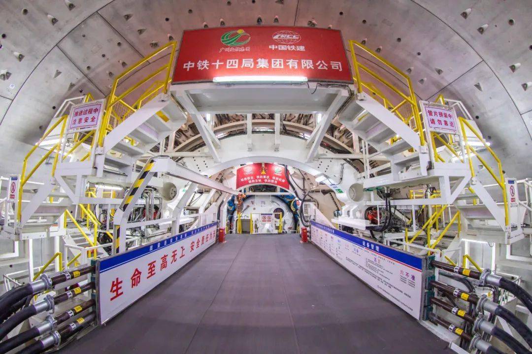 广州海珠湾隧道工程完成超大直径盾构磨群桩施工_中核_项目_穿越