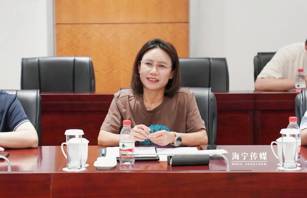 "海宁正泰新能科技有限公司常务副总裁黄海燕描绘着未来企业布局,由于