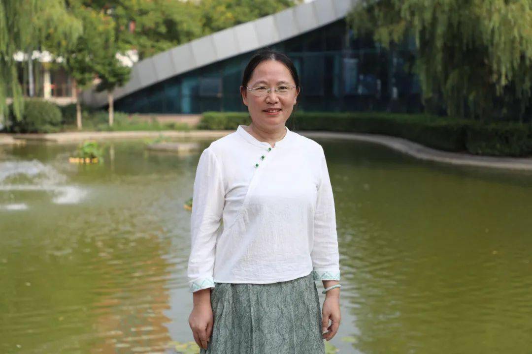 刘焕霞作为班主任,她能够换位思考,用真心换真心;她特别重视学生的