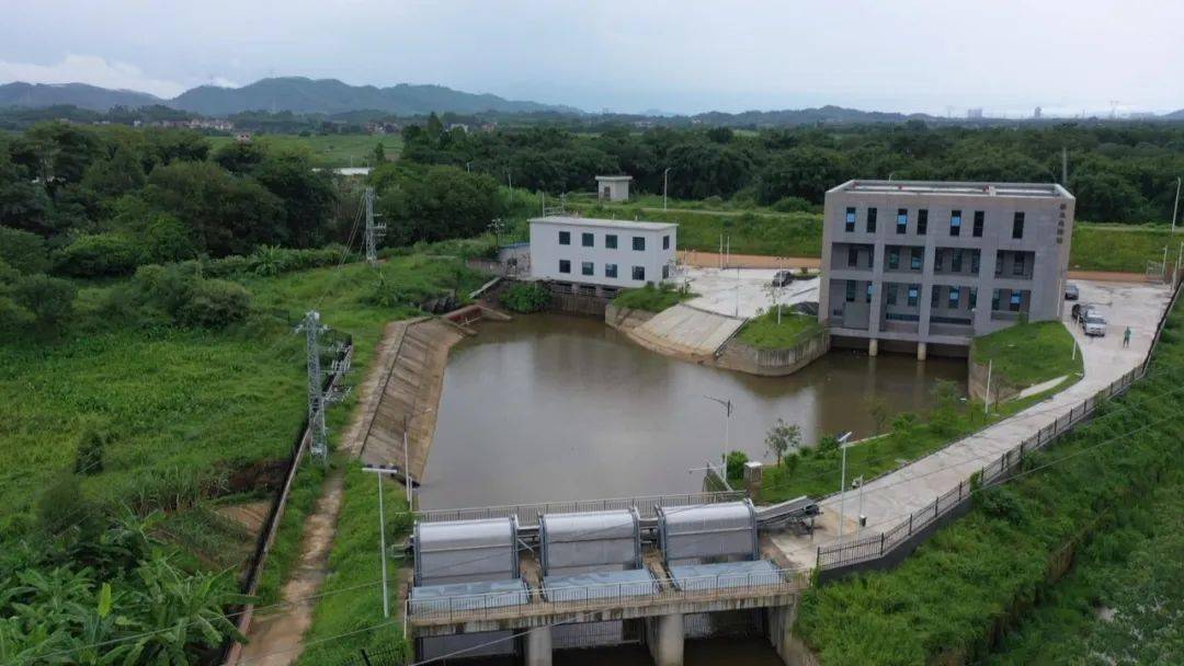 扩容改造共用前池,新建共用拦污栅,新建泵站穿堤出水箱涵,新建外江