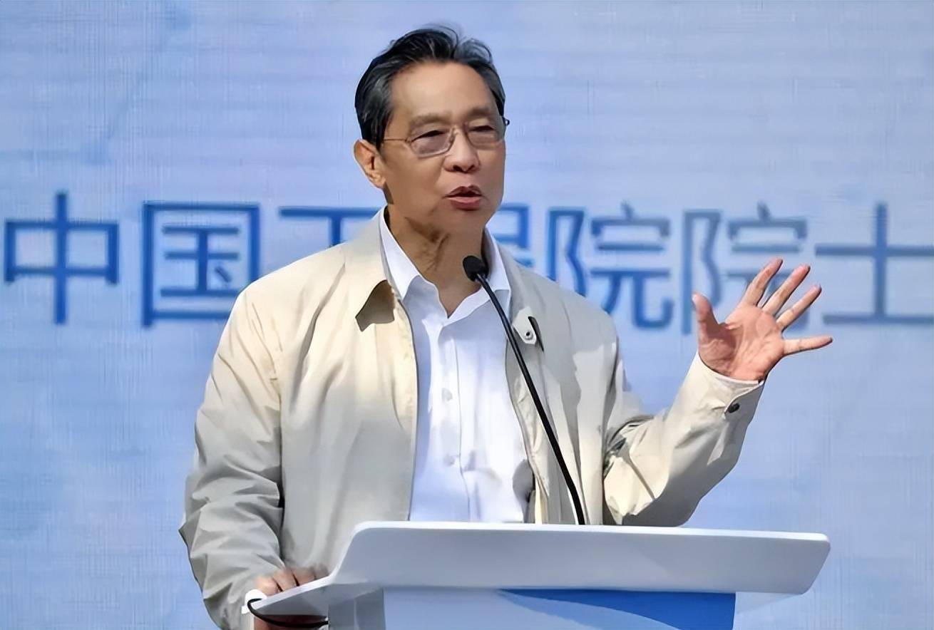 共和国勋章获得者钟南山院士:一般人都赞扬我,但父亲总是批评我_钟世
