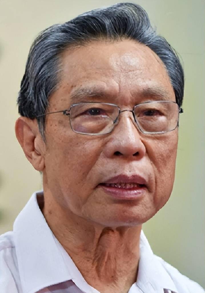 共和国勋章获得者钟南山院士:一般人都赞扬我,但父亲总是批评我_钟世