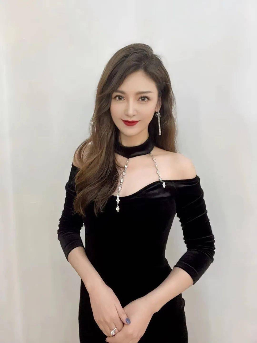 在这一环节,主持人曹洋,章珊,陈超,蔺清瑜将带你"云游"江苏,全景呈现