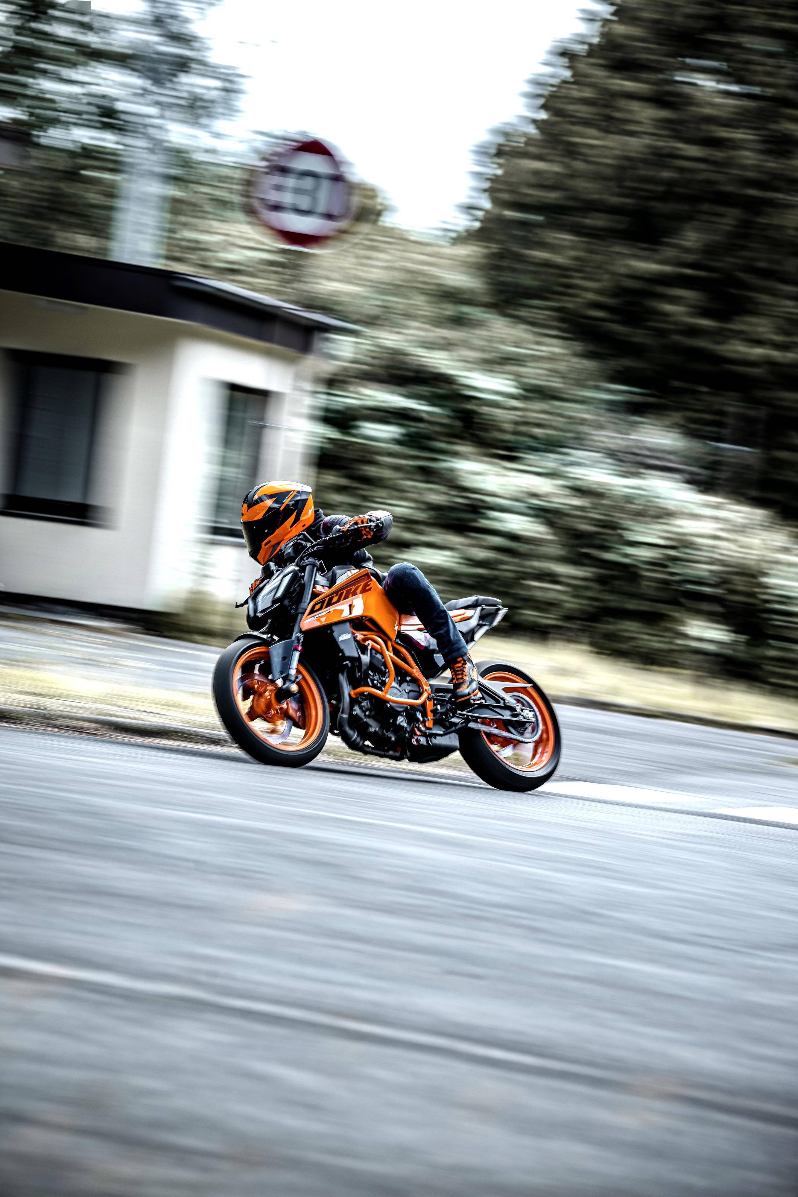 下图:2024 款 390 duke.