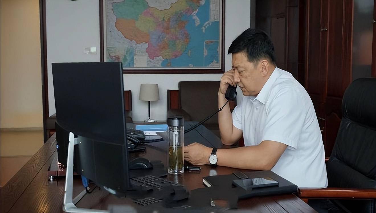 人以为周良顺只是个退休干部,那大家就想多了,他是光明县原县委书记