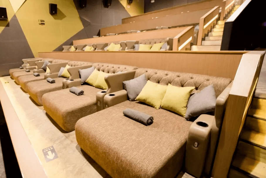 刘昊然这次拼了!但观众会买单吗?_观影_爱情_生活