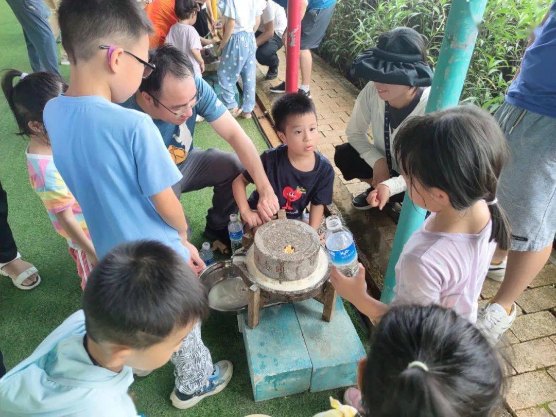 一起石墨豆浆,亲手做出美味的豆浆,了解食物奥秘;一起在碧水蓝天下,撑