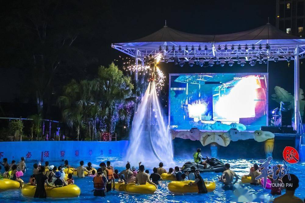 在河源巴伐利亚庄园的水上乐园,记者见到不少游客正在体验水上项目