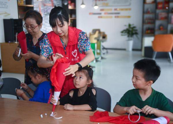 社区多彩活动迎亚运