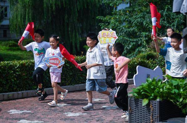 社区多彩活动迎亚运