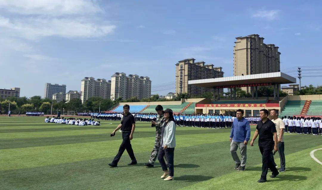 金乡一中举行2023级新生军训暨社会实践活动启动仪式_生活_高中_刘明