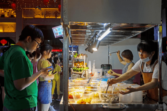 图集| 凭祥美食街:夜市里的人间烟火_卢伊琳_覃保泉_黄慧玲