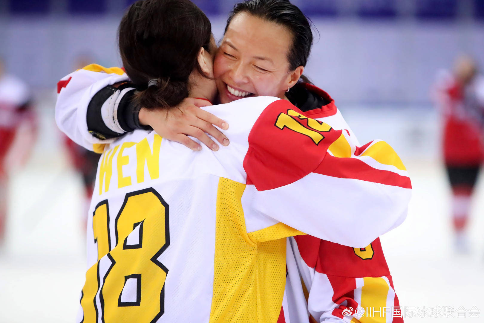 时隔14年,中国女子冰球队重回世锦赛顶级组_中国队_比赛_荷兰