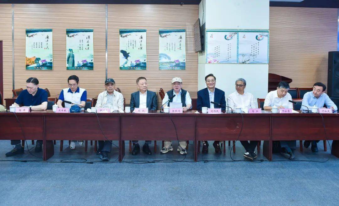 兼金融科技服务专委会主任,中叶资本董事长马弘,联合会副会长顾振奋