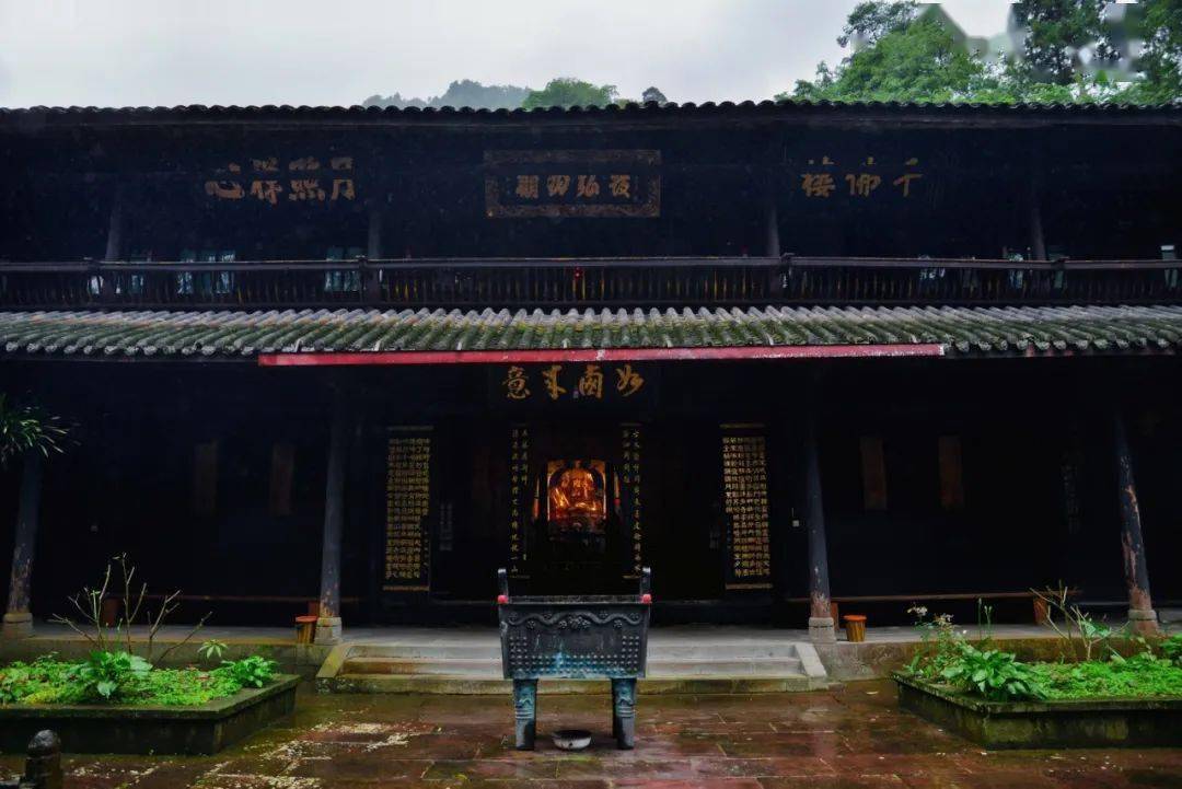 峨眉山洪椿坪寺庙图片