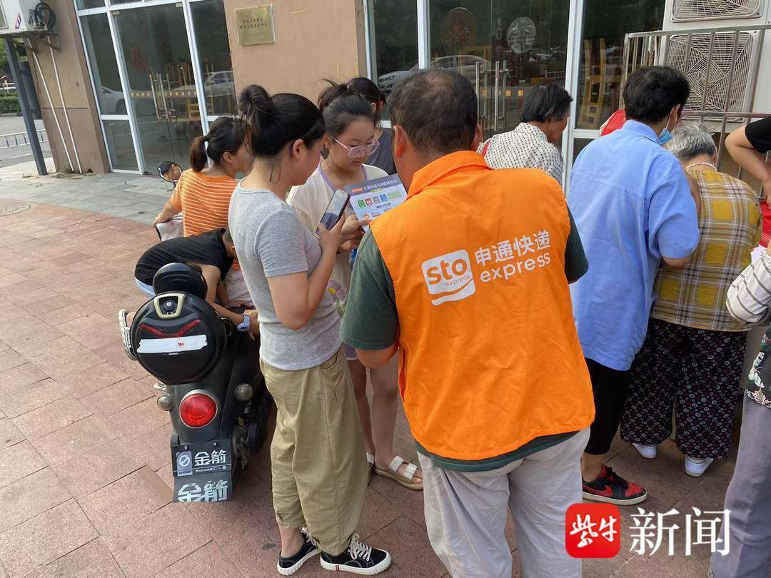 TCG彩票网 天成共筑绿色社区！苏州工业园区唯亭街道开展快递小哥化身“垃圾分类宣传大使”